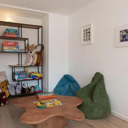 3 Bedroom Duplex With Free Parking 오스텐드