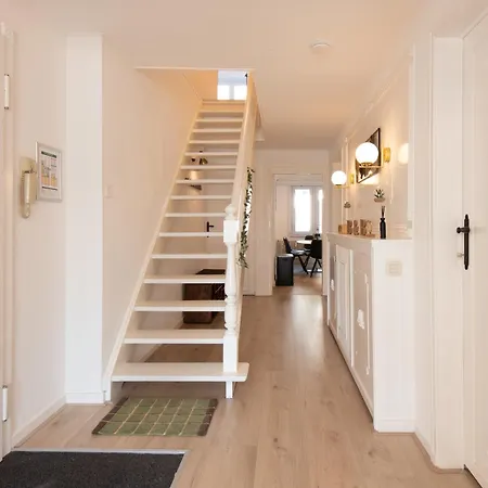 3 Bedroom Duplex With Free Parking 오스텐드