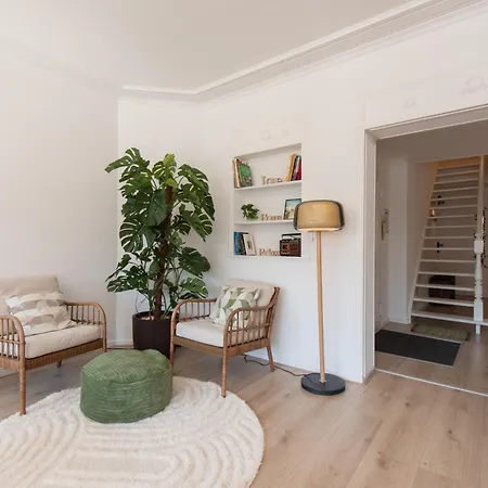 아파트 3 Bedroom Duplex With Free Parking