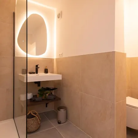 3 Bedroom Duplex With Free Parking 아파트 오스텐드