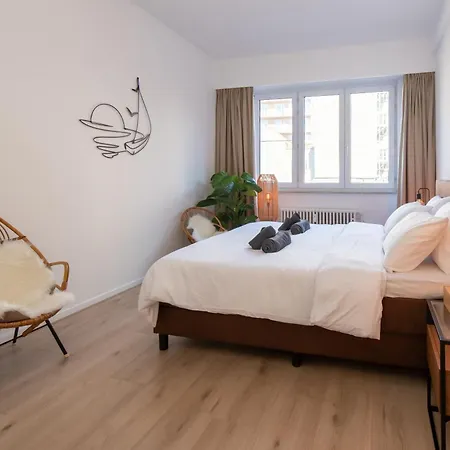 3 Bedroom Duplex With Free Parking 아파트