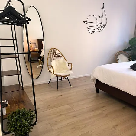 아파트 3 Bedroom Duplex With Free Parking *